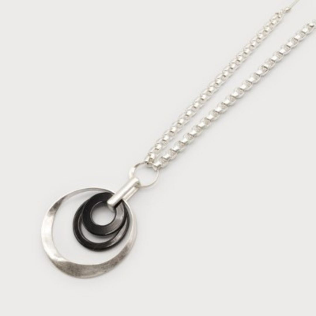 Metal and Resin Ring Pendant Necklace - 1687